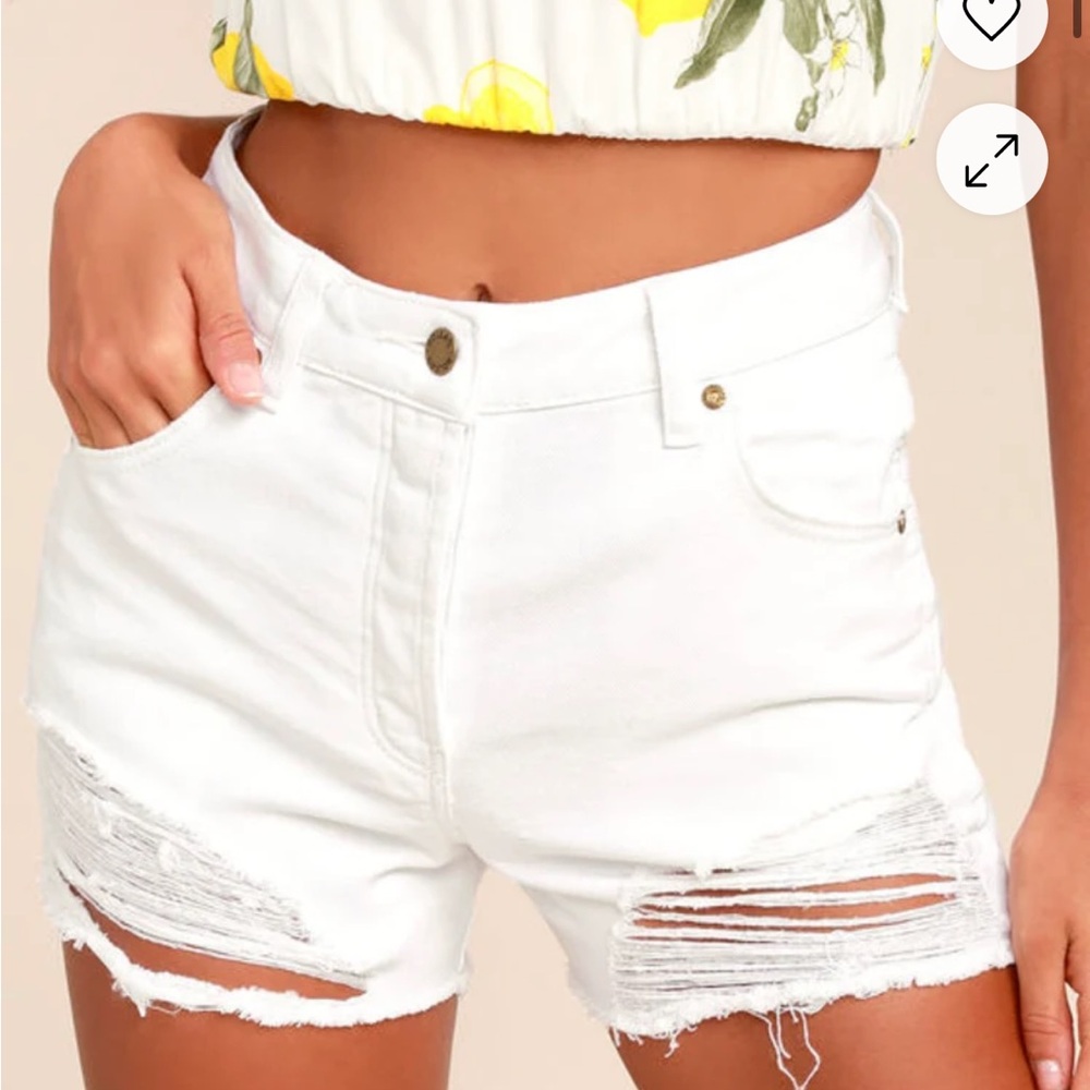 Rollas  original white high waisted distressed shorts
